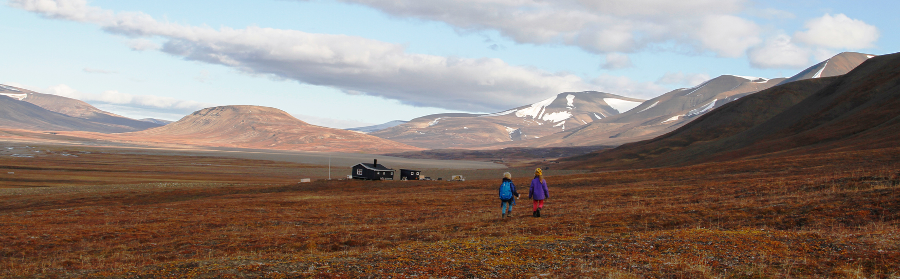 Two children hiking in an autumn coloured landscape, Photo: Green Dog Svalbard