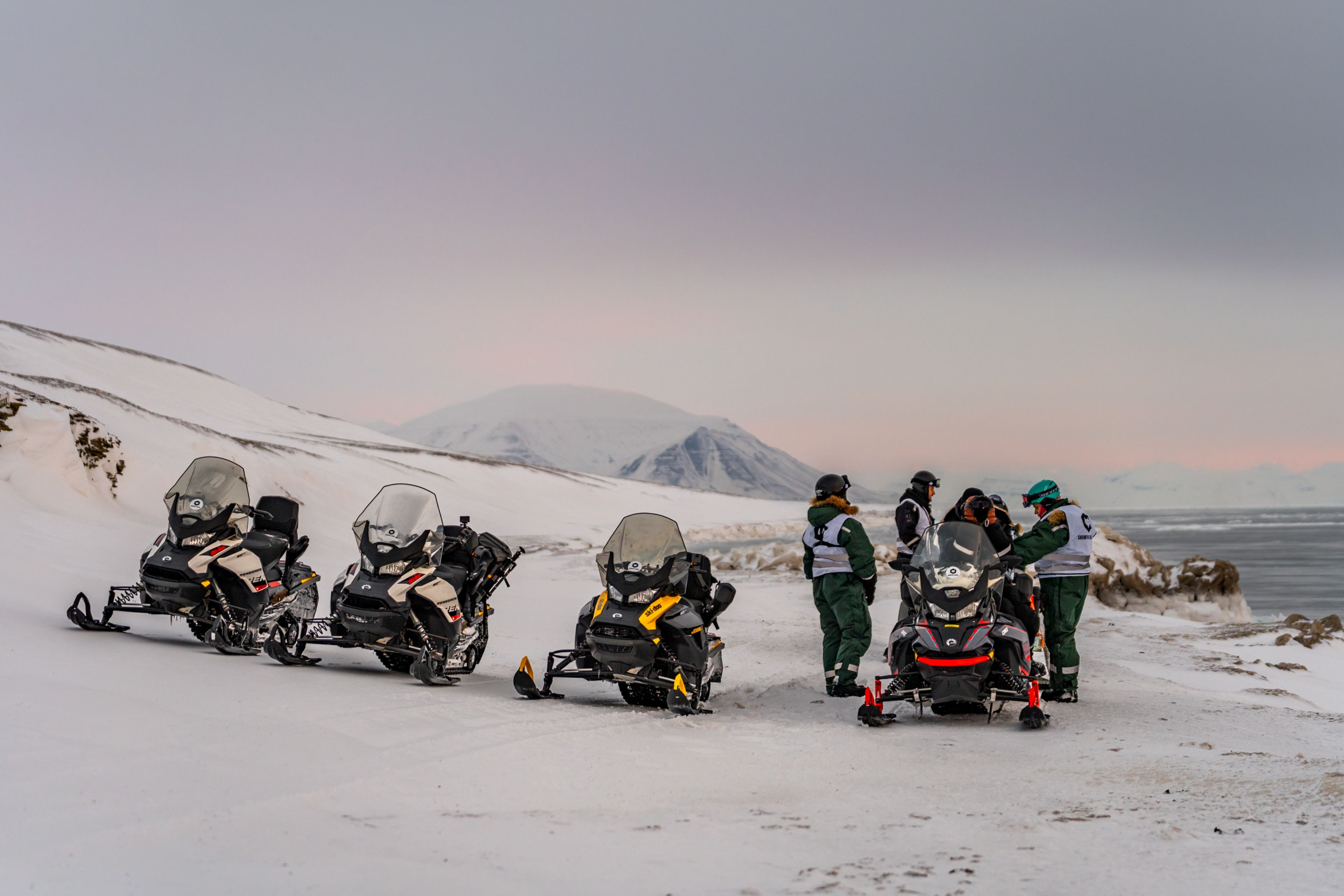 Best of Both! - East & South - 500 KM Polar Snowmobile Expedition