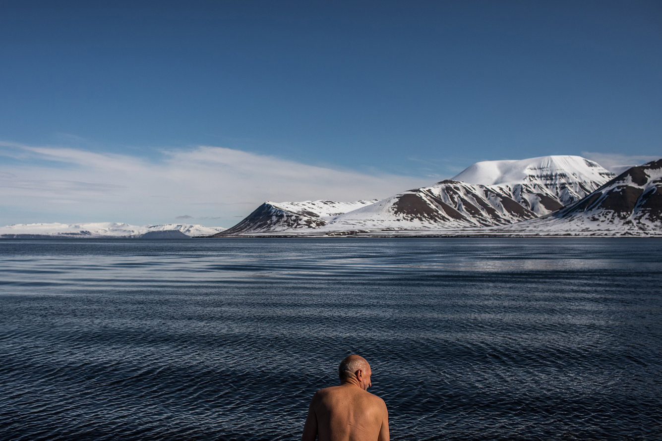 Arctic Plunge & BBQ - Snowfox Travel - Sauna in Longyearbyen, Spitsbergen -  Visit Svalbard