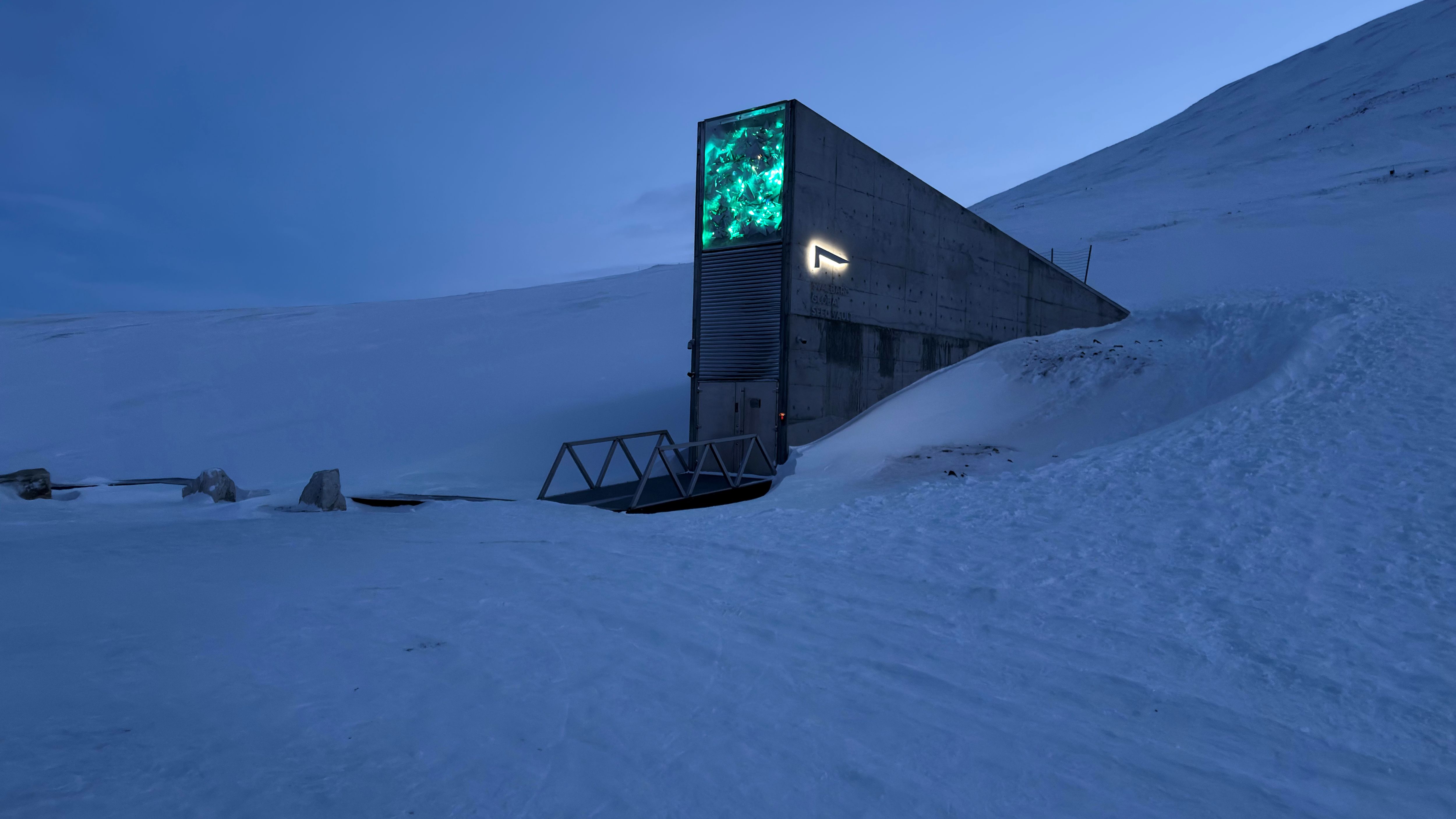 Out of Town & the Seed Vault – Sightseeing by Car - Arctic