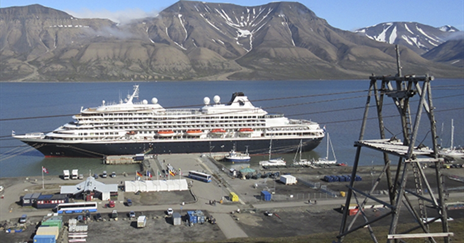 longyearbyen cruise port
